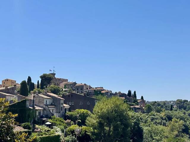 Haut de Cagnes - Maison de village à rénover avec terrasse sur le toit — photo du bien