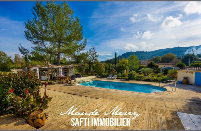 Villa de plain-pied offrant 2 logements (120 m2 et 87 m2) distincts pouvant se réunir facilement pour faire une seule grande maison - piscine - garage et ateliers - terrain plat de 2500 m2 - tout à l'égout - possibilité de détachement de parcelle déjà détachée d'environ 900 m2 avec emprise au sol possible de 130 m2 — photo 2