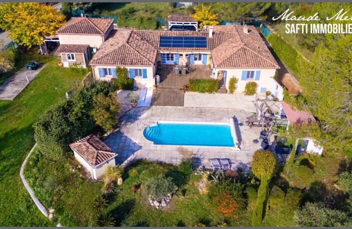 Villa de plain-pied offrant 2 logements (120 m2 et 87 m2) distincts pouvant se réunir facilement pour faire une seule grande maison - piscine - garage et ateliers - terrain plat de 2500 m2 - tout à l'égout - possibilité de détachement de parcelle déjà détachée d'environ 900 m2 avec emprise au sol possible de 130 m2 — photo 3