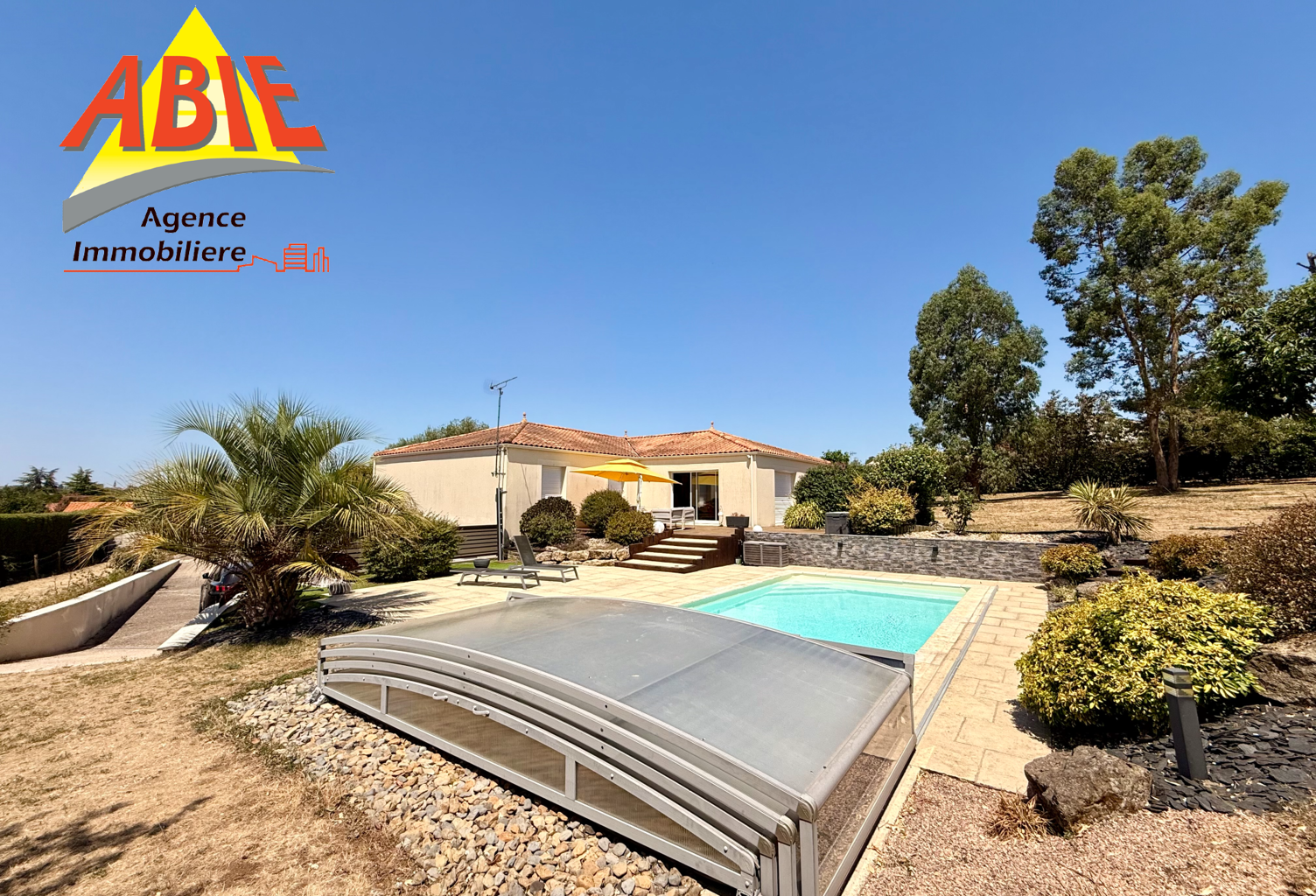 Maison familiale avec piscine à L'Orbrie — photo 1