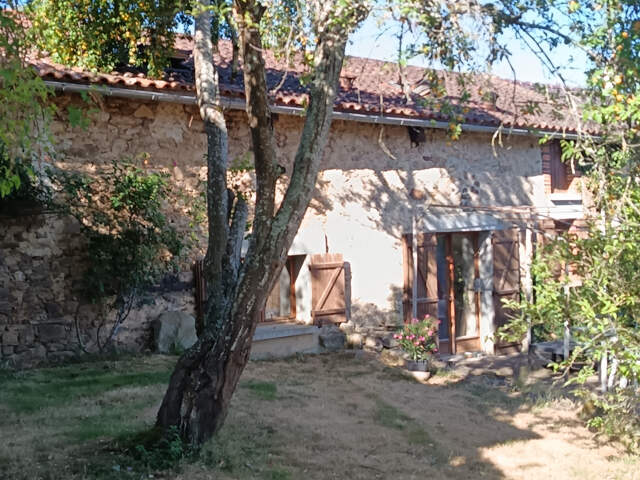 Maison 3 chambres en pierres avec grange — photo du bien
