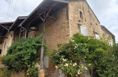 Idéalement située sir la commune de Lugny , aux amateurs de pierre cette grande maison familiale sera vous séduire — photo du bien