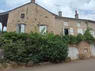 Idéalement située sir la commune de Lugny , aux amateurs de pierre cette grande maison familiale sera vous séduire — photo 2
