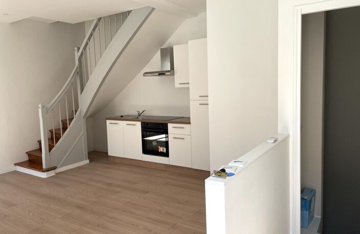 JAMIN, REIMS - MAISON DE VILLE RÉNOVÉE AVEC JARDIN — photo 2