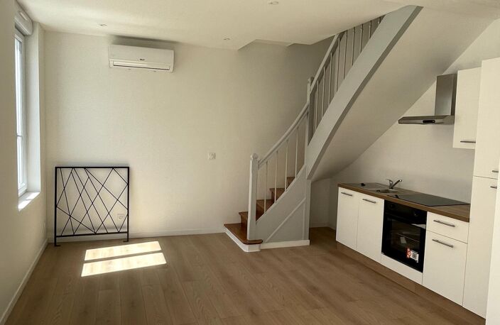 JAMIN, REIMS - MAISON DE VILLE RÉNOVÉE AVEC JARDIN — photo 3