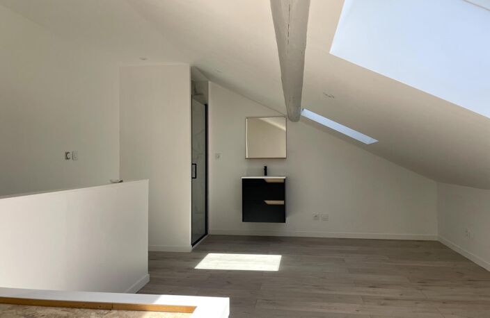 JAMIN, REIMS - MAISON DE VILLE RÉNOVÉE AVEC JARDIN — photo 5