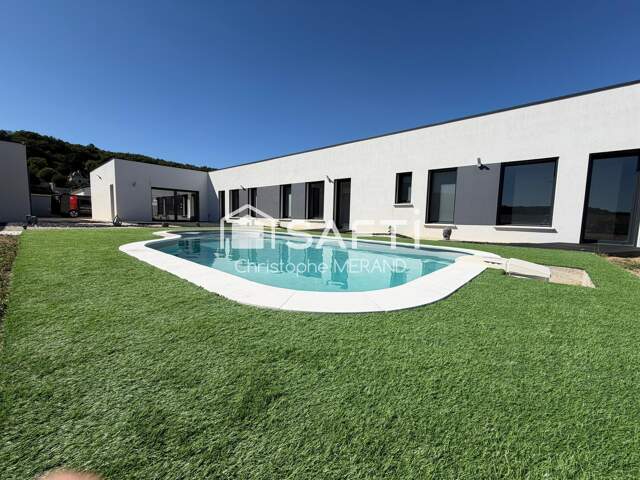 Villa d'architecte contemporaine avec piscine  272 m² habitables  — photo du bien