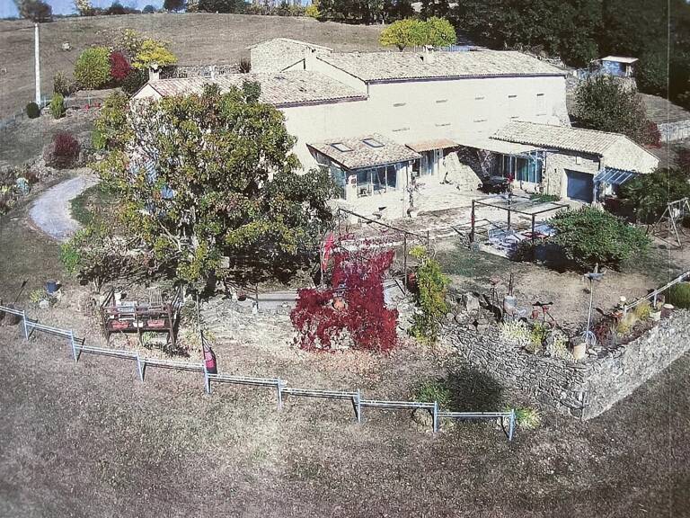 Entre Dieulefit et Bourdeaux - Ancienne ferme rénovée sur 13 hectares avec vue panoramique sur les 3 Becs — photo 1