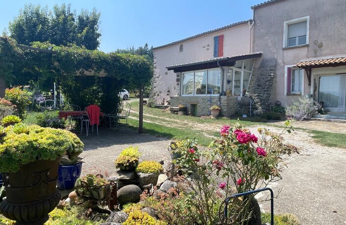 Entre Dieulefit et Bourdeaux - Ancienne ferme rénovée sur 13 hectares avec vue panoramique sur les 3 Becs — photo 2