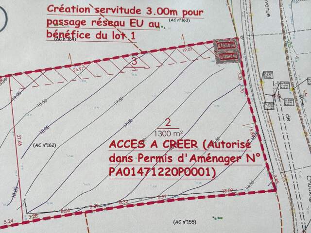 Terrain viabilisé de 1300 m². Libre constructeur. — photo du bien