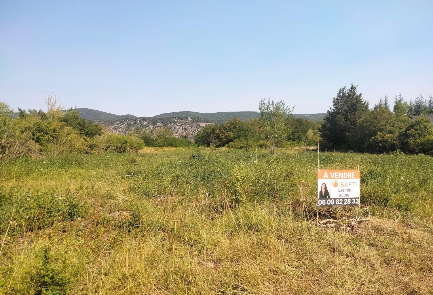 Terrain plat constructible 1 200 m² — photo 1