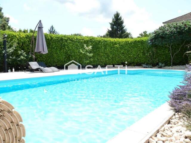 Maison familiale avec piscine et jardin — photo du bien
