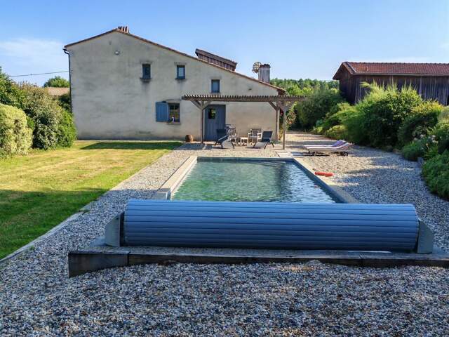 Maison avec piscine — photo du bien