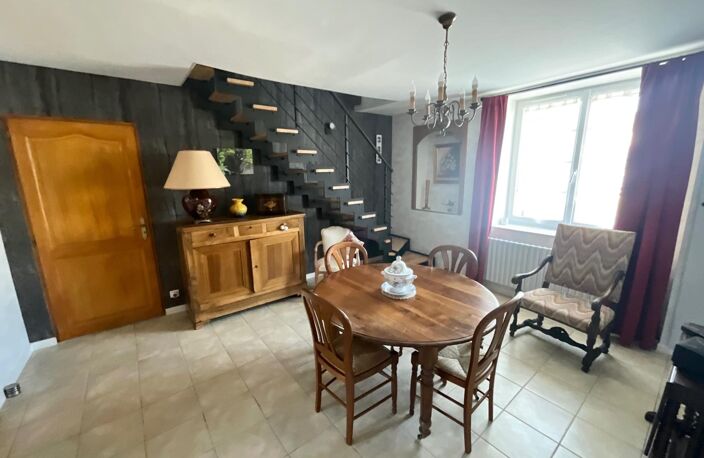 Maison au centre-ville de Mehun Sur Yevre — photo 3