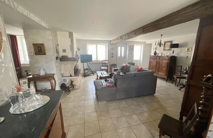 Maison au centre-ville de Mehun Sur Yevre — photo 4