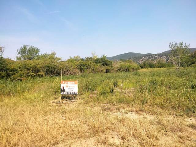Rare ! Terrain plat constructible 1400 m² avec vue — photo du bien