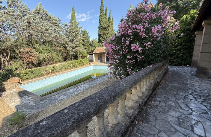 Nîmes : villa avec charme — photo 2