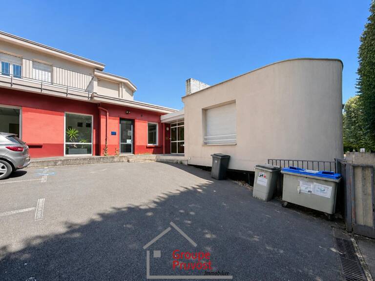 LOCAL — photo 1