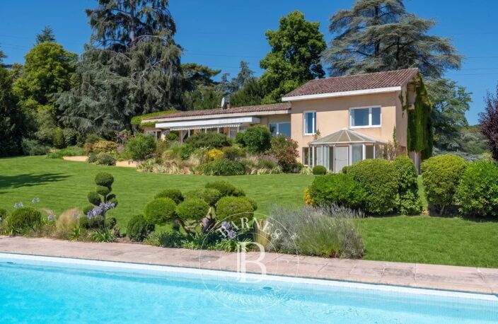 LENTILLY - Maison de 255 m² - 5 chambres - Parc de 8635  m² - Piscine , 1 véranda, garage double -  1 Cave — photo 3