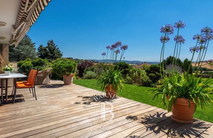 LENTILLY - Maison de 255 m² - 5 chambres - Parc de 8635  m² - Piscine , 1 véranda, garage double -  1 Cave — photo 5