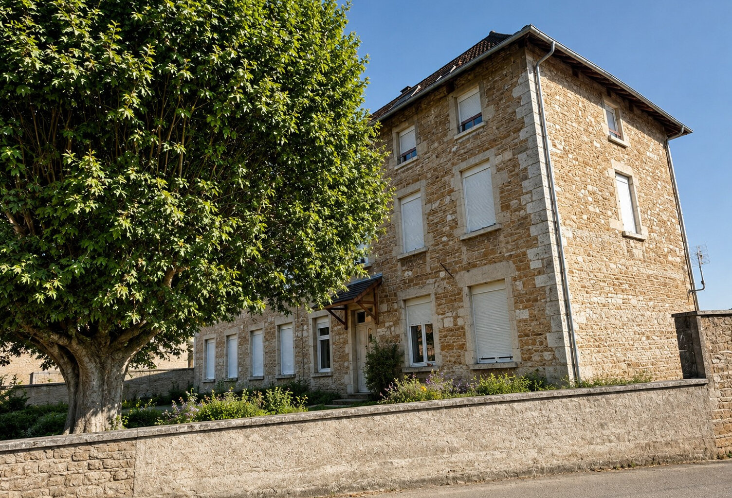 01640 Jujurieux   Appartement T4 de 88 m2 avec garage privat — photo 1