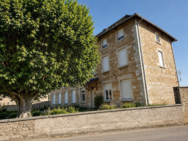 01640 Jujurieux   Appartement T4 de 88 m2 avec garage privat — photo du bien