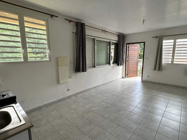 CAYENNE – APPARTEMENT T2 DANS LA RÉSIDENCE ESTUDOM — photo du bien
