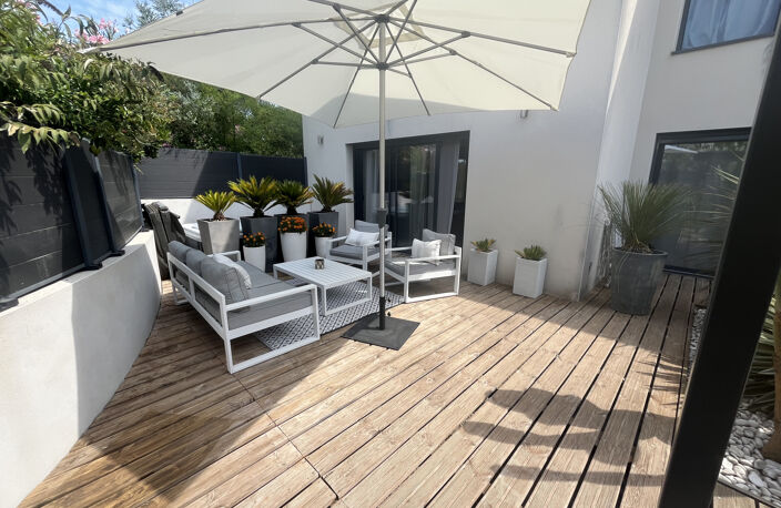 NIMES TOUR MAGNE-EXCLUSIVITE- Maison de ville contemporaine — photo 4