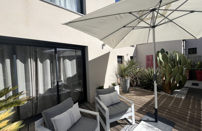 NIMES TOUR MAGNE-EXCLUSIVITE- Maison de ville contemporaine — photo 5