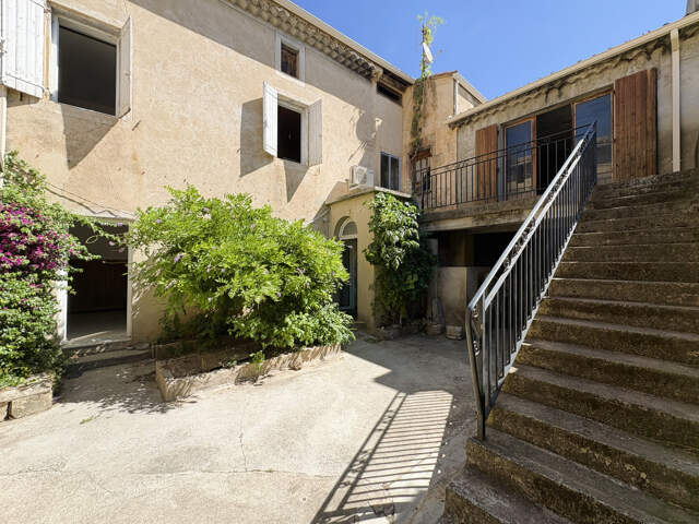 DEPT-30-A VENDRE-LAUDUN  Grande maison de village à rénover — photo du bien