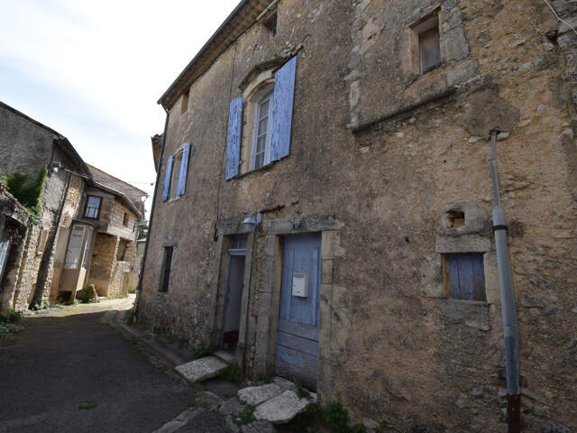 Maison de village à rénover   Saint-Trinit — photo du bien