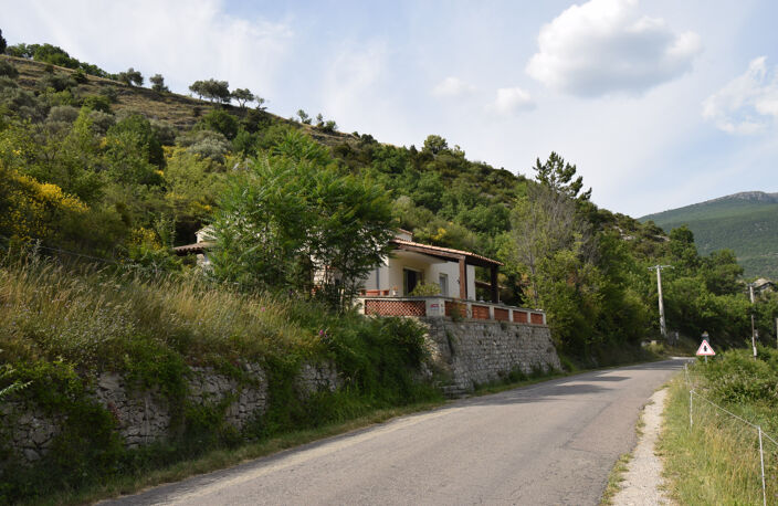 Maison de plain-pied à Montbrun-les-Bains — photo 2