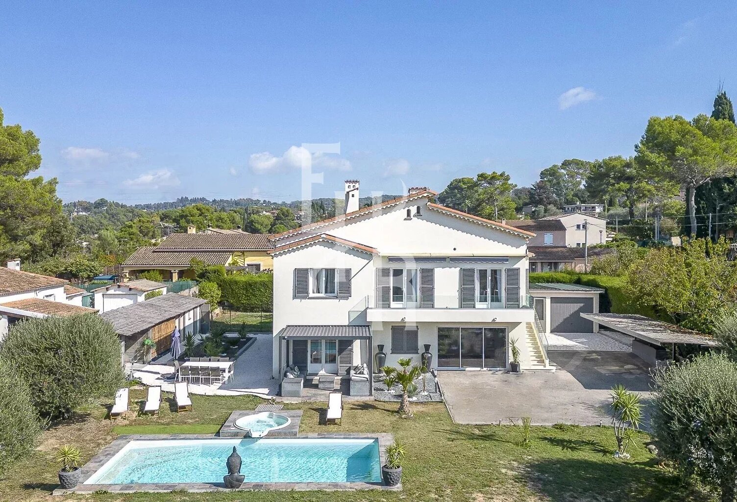 Villa provençale rénovée avec piscine et grande garage — photo 1