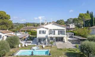 Maison 8 Pièces 240 m² à vendre à Mougins (06250)