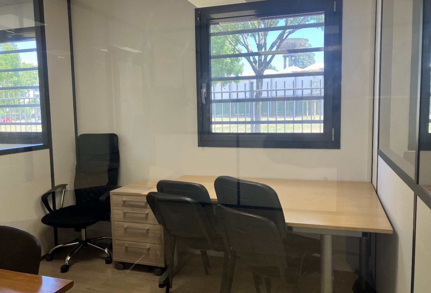 Bureau — photo 1