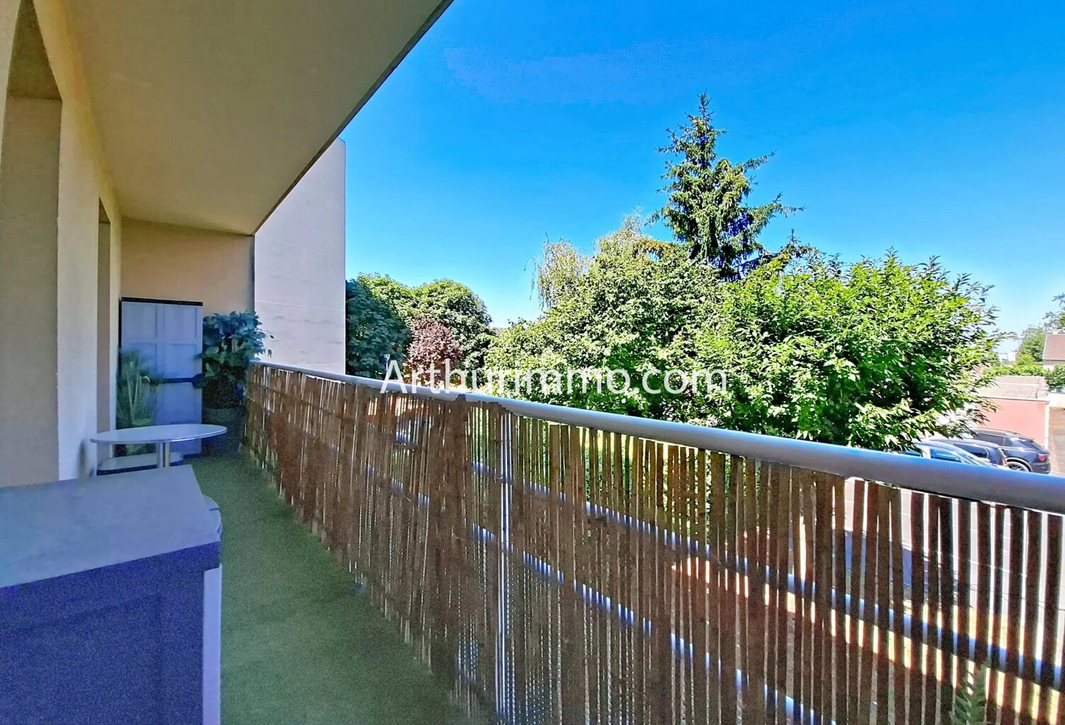 T3 lumineux de 65 m² avec extérieur, box et faibles charges — photo 1