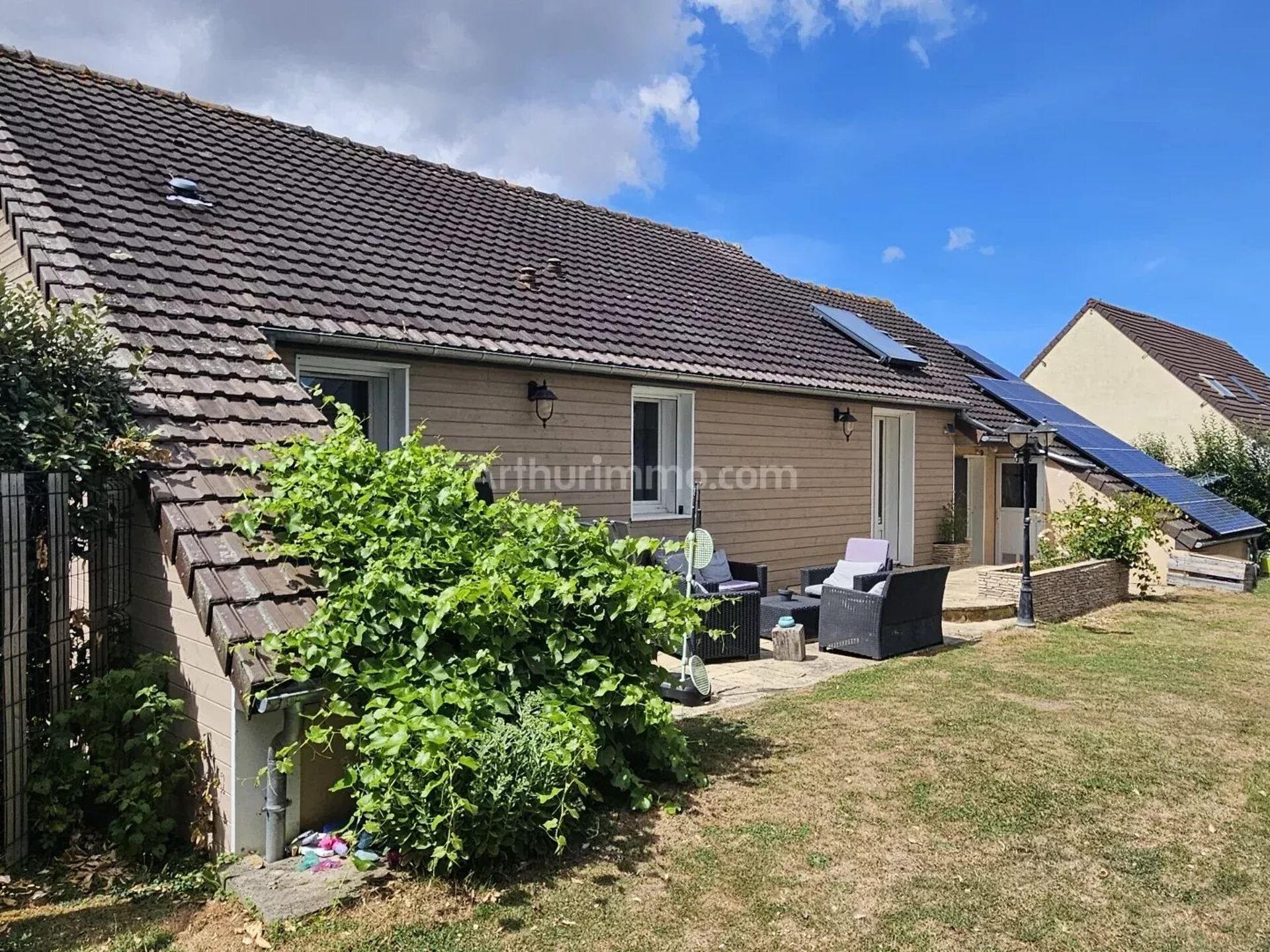 Maison 8 pièces 147 m² · à Émiéville · 147 m² · 357 000 €