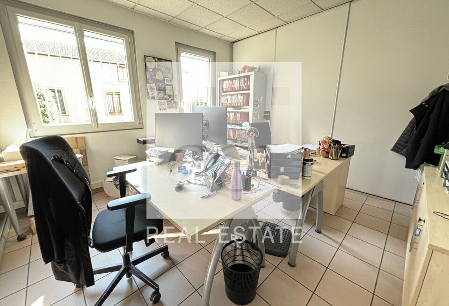 BUREAUX à LOUER — photo 1