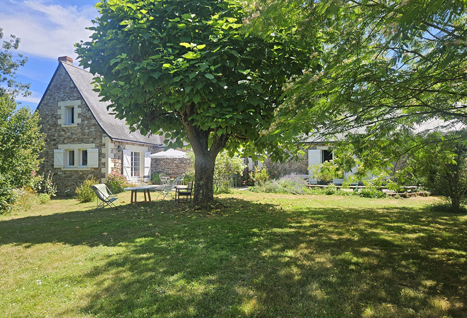 SUD LOIRE : Authentique demeure ancienne dans un écrin de verdure — photo 1