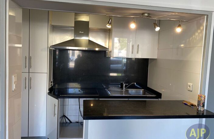 Appartement  A vendre avec  garage  3 pièces 57 m2  Carbon-blanc — photo 4