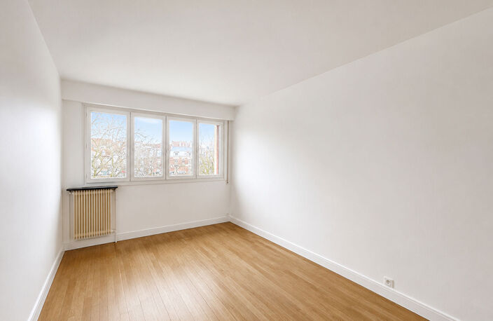 APPARTEMENT 3 PIÈCE(S) 66M² - HÔTEL DE VILLE — photo 4