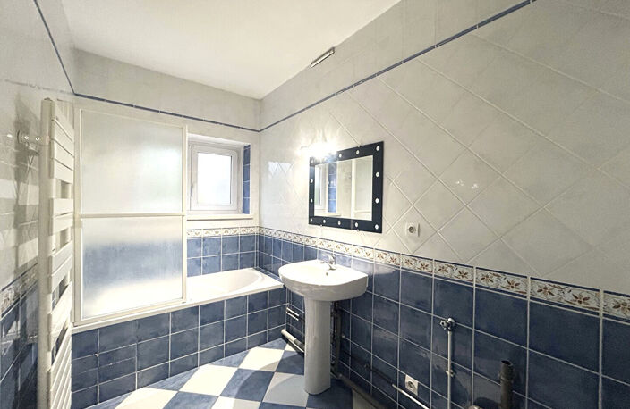 APPARTEMENT 3 PIÈCE(S) 66M² - HÔTEL DE VILLE — photo 5