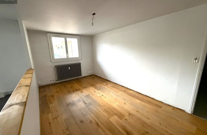 Local à usage de bureaux de 123 m² avec parking privé — photo 2