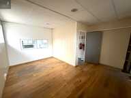 Local à usage de bureaux de 123 m² avec parking privé — photo 3