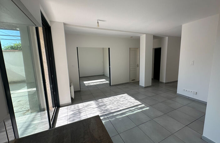 Vente en exclusivité à Meyrargues Aix nord LC Gestion vous propose un appartement de type 2/3 avec terrasse, cave et garage — photo 2