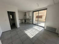 Vente en exclusivité à Meyrargues Aix nord LC Gestion vous propose un appartement de type 2/3 avec terrasse, cave et garage — photo 3