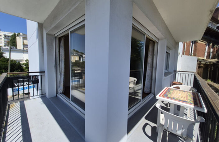Appartement à vendre - Les Gobelins - 100 m² - 2 chambres - Grand balcon filant, garage — photo 2