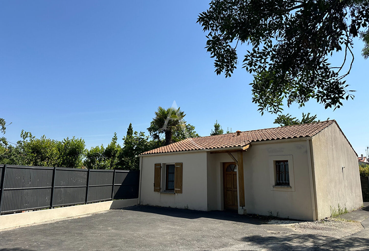 ROCHEFORT - OPPORTUNITÉ RARE POUR PROFESSION LIBÉRALE OU PROJET D'HABITATION — photo 1