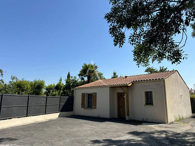 ROCHEFORT - OPPORTUNITÉ RARE POUR PROFESSION LIBÉRALE OU PROJET D'HABITATION — photo du bien