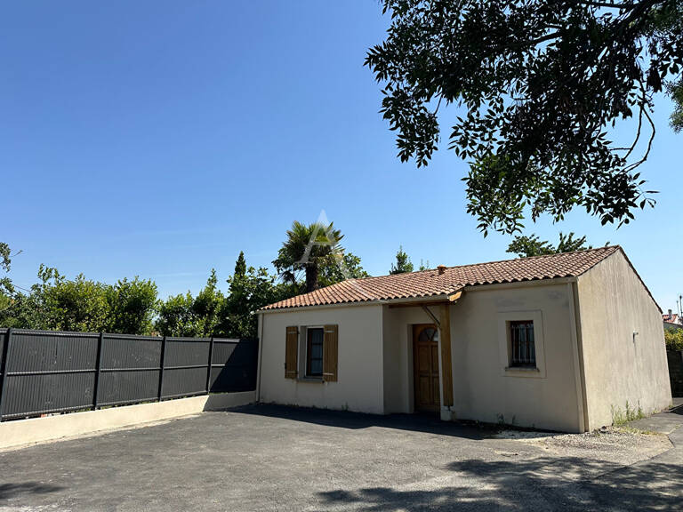 ROCHEFORT - OPPORTUNITÉ RARE POUR PROFESSION LIBÉRALE OU PROJET D'HABITATION — photo 1